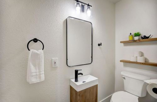 Custom Designer Home. Sleeps 9. Close to domain Q2 - Foto 25