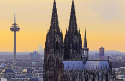 DOMspitzen-BLICK, cooles 2 Zimmer Apt mit Indoor-Swimmingpool auf dem Dach, Küche und Smart-TV - Foto 37