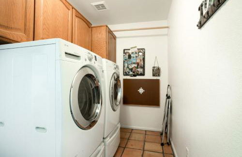 Upscale Phoenix Abode Walk to South Mountain Park - Foto 26