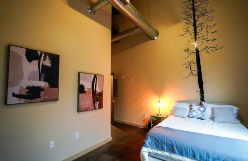 Industrial Escape 2bd 2bath - Photo 14