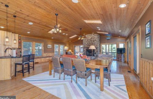 Cabin in Lost City WV with Hot Tub and Pet Friendly - Foto 21