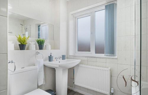 Group-Friendly 3BR Near Dudley + Parking - Foto 33