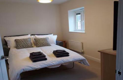 Comfortable 4BR stay in Bourne, Free Parking, Sleeps 7, Families & Contractors Welcome - Foto 14
