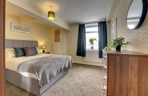 5 bedrooms, sleeps up to 16, secure parking space & comfort - Foto 2