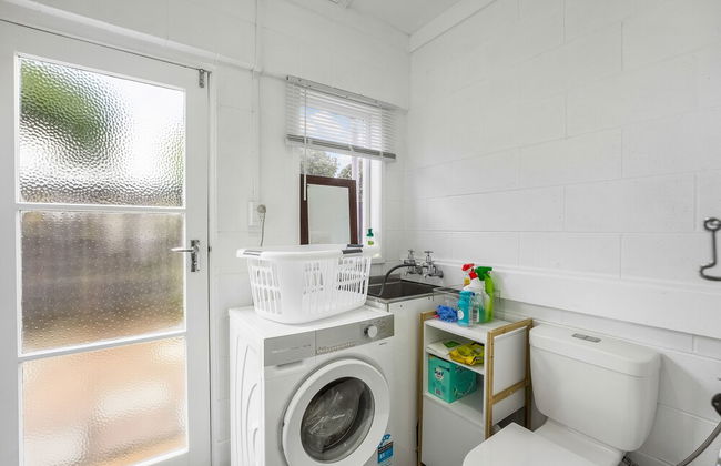 Inner City Retreat - WiFi - Netflix - Photo 31