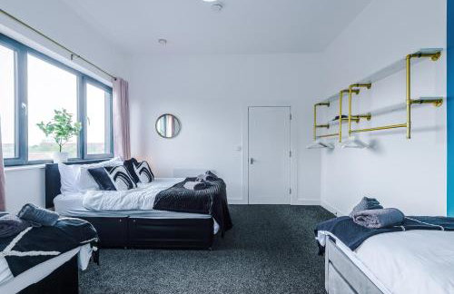 Large Home Salford -Free Parking - Foto 8