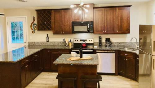 Pensa-Cozy Downtown bungalow, w/ backyard oasis! - Foto 4