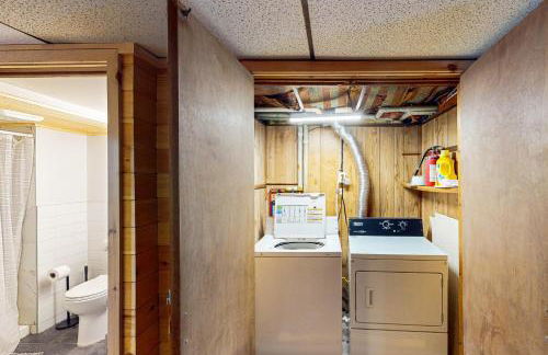 Hot Tub, Dock, Pool Table! Lakefront Poconos Haven - Foto 24