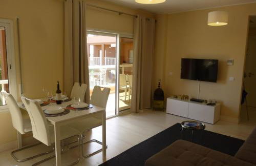 Beach & Sea Apt, Fast WIFI, Airco, Private Parking and Pool - Foto 18