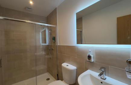 1 bed Apt close to Leeds Arena Sleeps up to 4 people F6 - Photo 13