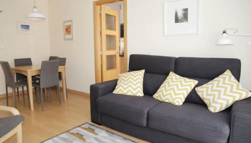 Quiet, Modern Apartment - Photo 3