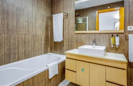 Vale da Ribeira 2BDR House W/ Pool by LovelyStay - Foto 16