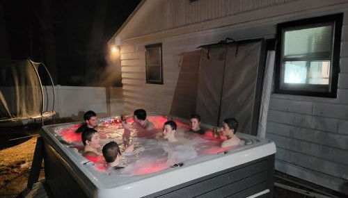 Large Vacation Home Villa- Pool, Indoor Hotub, Game Room, up to 25 guests - Foto 4