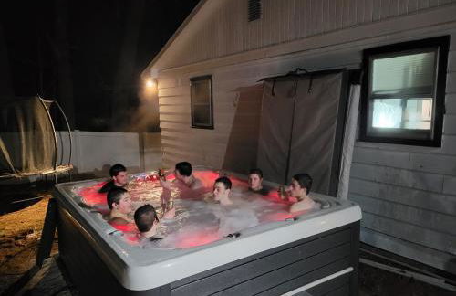 Large Vacation Home Villa- Pool, Indoor Hotub, Game Room, up to 25 guests - Foto 4