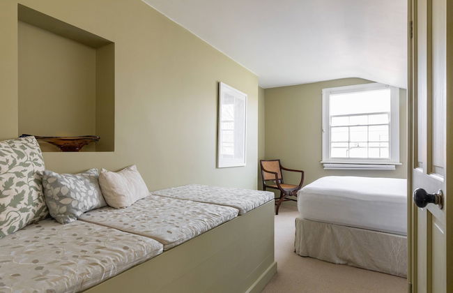 Hemingford Road IV by Onefinestay - Photo 6