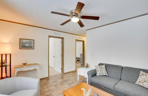 Stylish Chetek Hideaway with Lake and Dock Access! - Foto 13