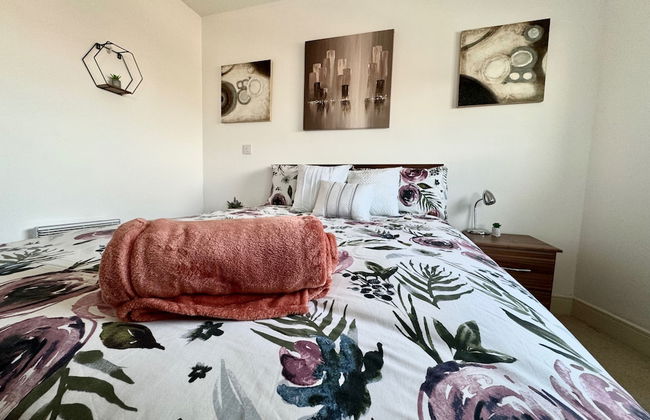 Meridian Tower Apartment in Swansea - Photo 2