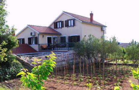 Apartments with WiFi Zlarin - 15409 - Photo 2