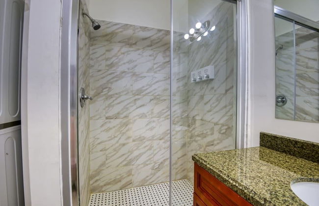 Sosuite 2BR Apt w W D Gym On-site Restaurant - Photo 21