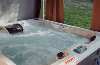 Modern 2 BD cabin with hot tub & Games & Central Loc - Foto 4