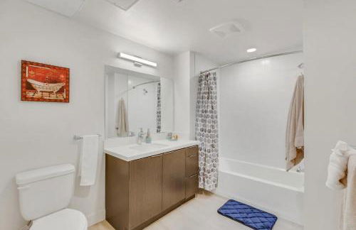Stylish 2BR Near Dodgers Stadium by Oneluxstay - Foto 13