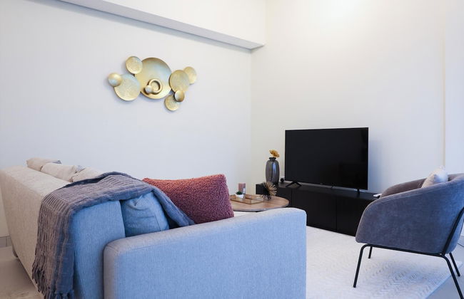 Elite LUX Holiday Homes - Cozy Modern 1BR in Dubai South - Photo 4