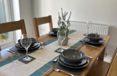 3 Bed Home with Driveway Parking for Contractors & Family stays in Stafford - Foto 18