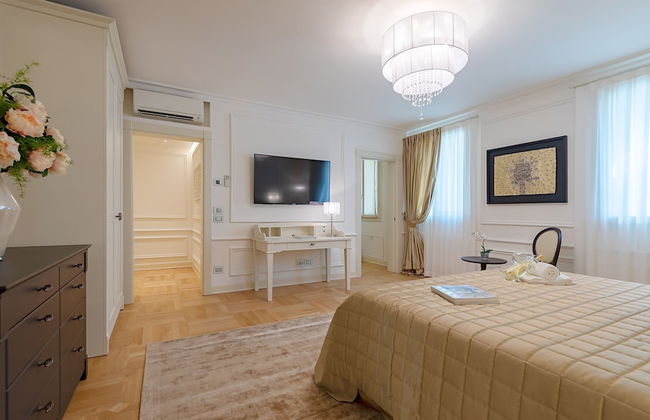 Luxury Lakefront Catullo with pool - Photo 10