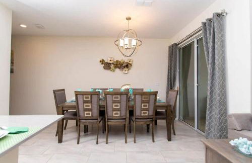 Luxurious Décor 4 Bd w/ Pool Close to Disney 4820 - Photo 32