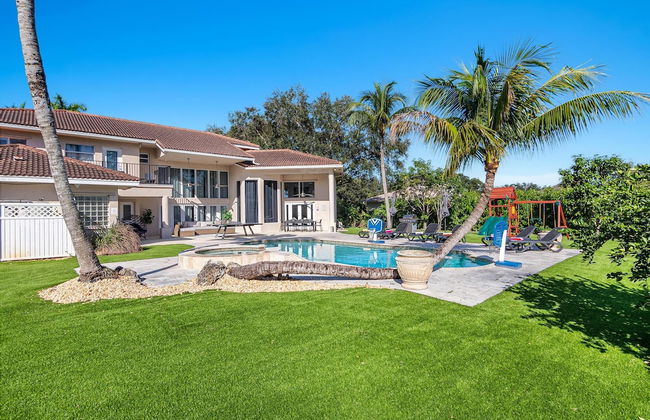 Luxurious 6-Bedroom Villa with Pool & Games - Foto 39