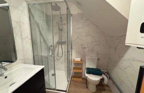 Paris Eiffel Tower et Disney apartments, parkings gratuits et sécurisés, 10 minutes métro to Paris - Foto 43