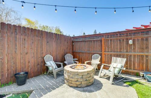 Family-Friendly Home with Fire Pit in Bend! - Photo 2