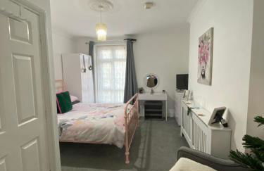 Entire Studio Apartment Private Entrance - Photo 8