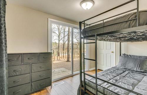 Lakefront Home with Yard and Deck in North Little Rock - Foto 18