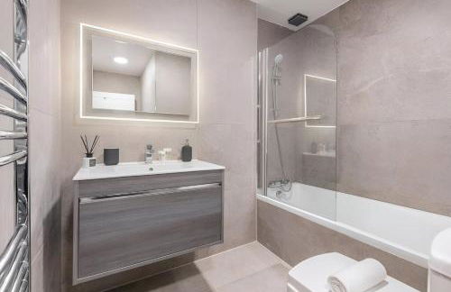 Earthy Elegance Stylish 4BR for Urban Escapes - Foto 40