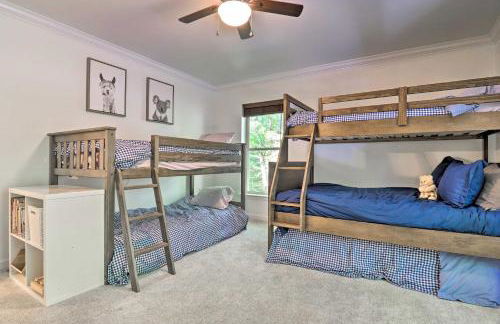 2 Mi to Sapphire Resort Home with Hot Tub and Games! - Foto 24