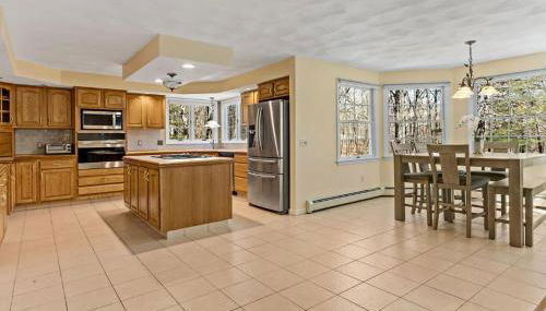 Entire Saunderstown Home with Pool - Foto 3