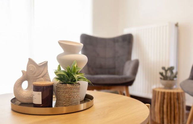 Seaside Elegance Brand New 2BD Luxury Stay - Photo 4