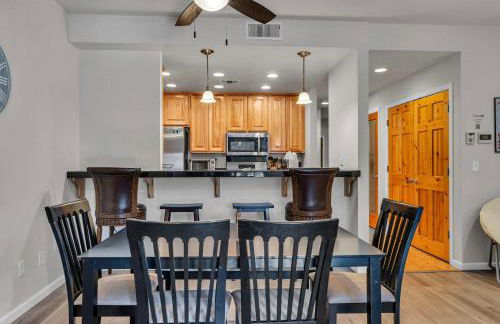 2BDR Condo - Three Minutes to Olympic Valley! - Foto 12