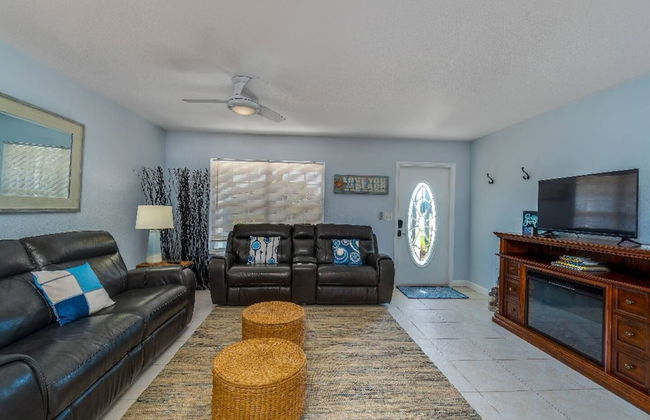 Canal Dreams 3 BR 2 BA Pool Home on the Canal - Photo 23