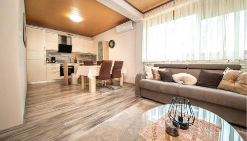 Awesome Home In Lisicic With Wifi - Foto 4