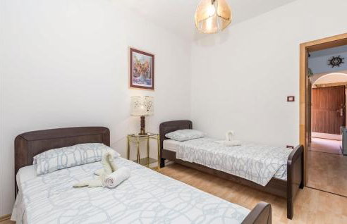 Beautiful Home In Lukovo Sugarje - Foto 38