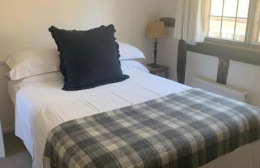 Lovely Two Bedroom Town House - Minimum 2 Night Stay - Foto 8