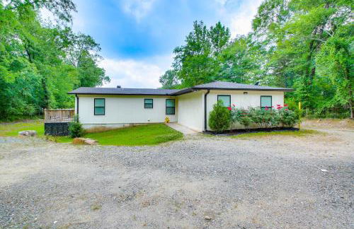 Riverfront Royal Home with Hot Tub and Fire Pits! - Foto 35