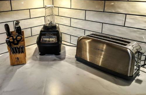 Ultra Comfy, Spotless & Spacious, Private Home in Boyne, Dogs Ok, Walk to Town - Foto 12