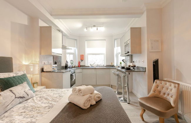 Room in Apartment - 12 Helena Luxury Serviced Apartment - Photo 14