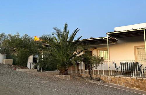 Casa Caraza. Un olivar con vistas al castillo de Juego de Tronos - Foto 17