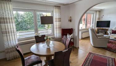 Ferienwohnung Leni erstes OG inkl Balkon Gartenblick kostenfreier Parkplatz stadtnah aber ruhig gelegen - Foto 2