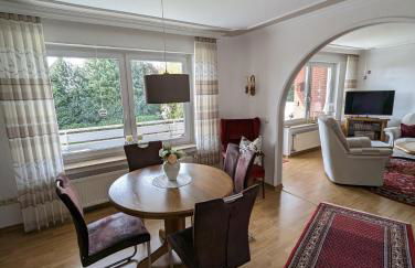 Ferienwohnung Leni erstes OG inkl Balkon Gartenblick kostenfreier Parkplatz stadtnah aber ruhig gelegen - Foto 2