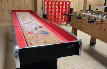 Sister Lakes Lakeside House - Sleeps 16 - Foto 31